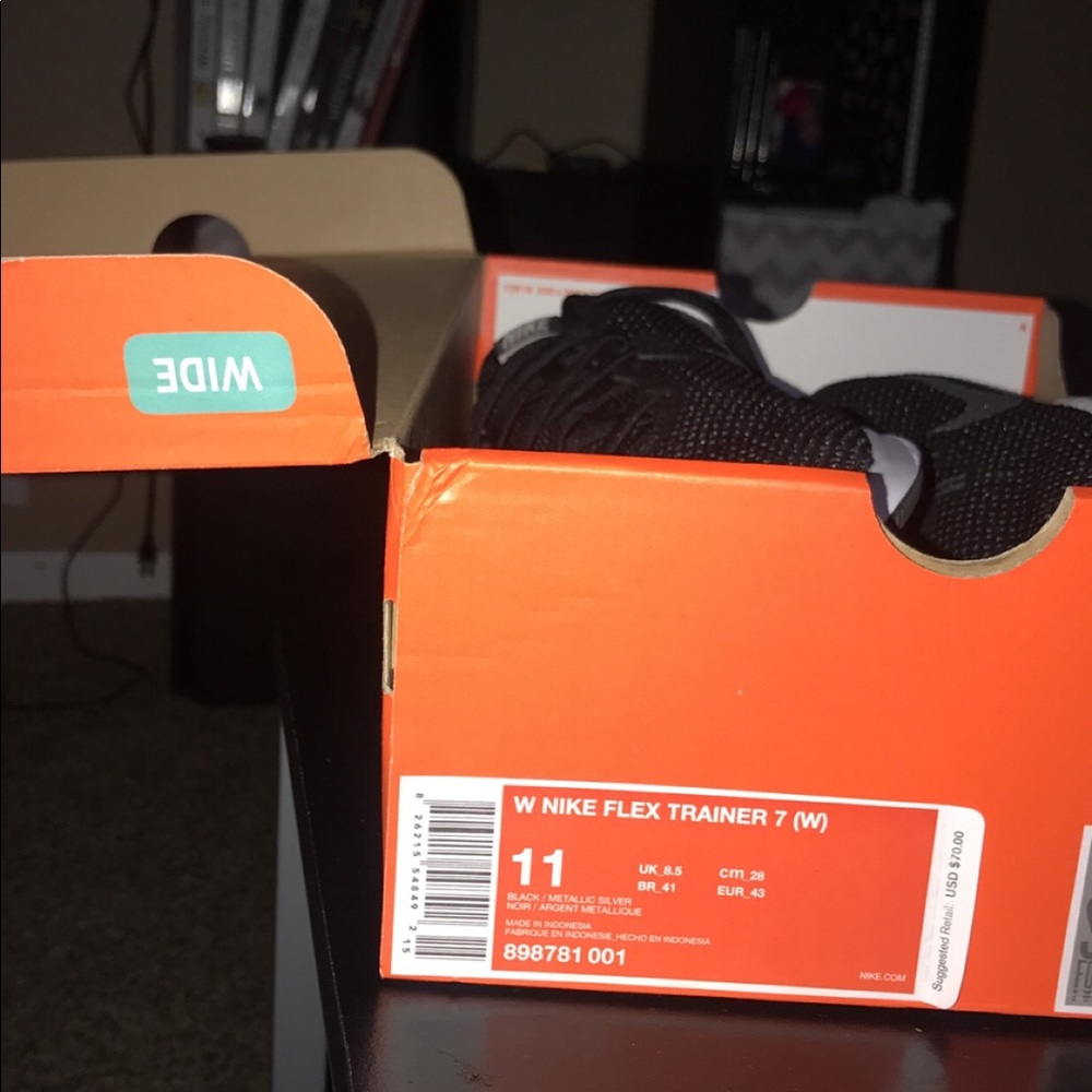 Women’s Size 11 Nike shoes